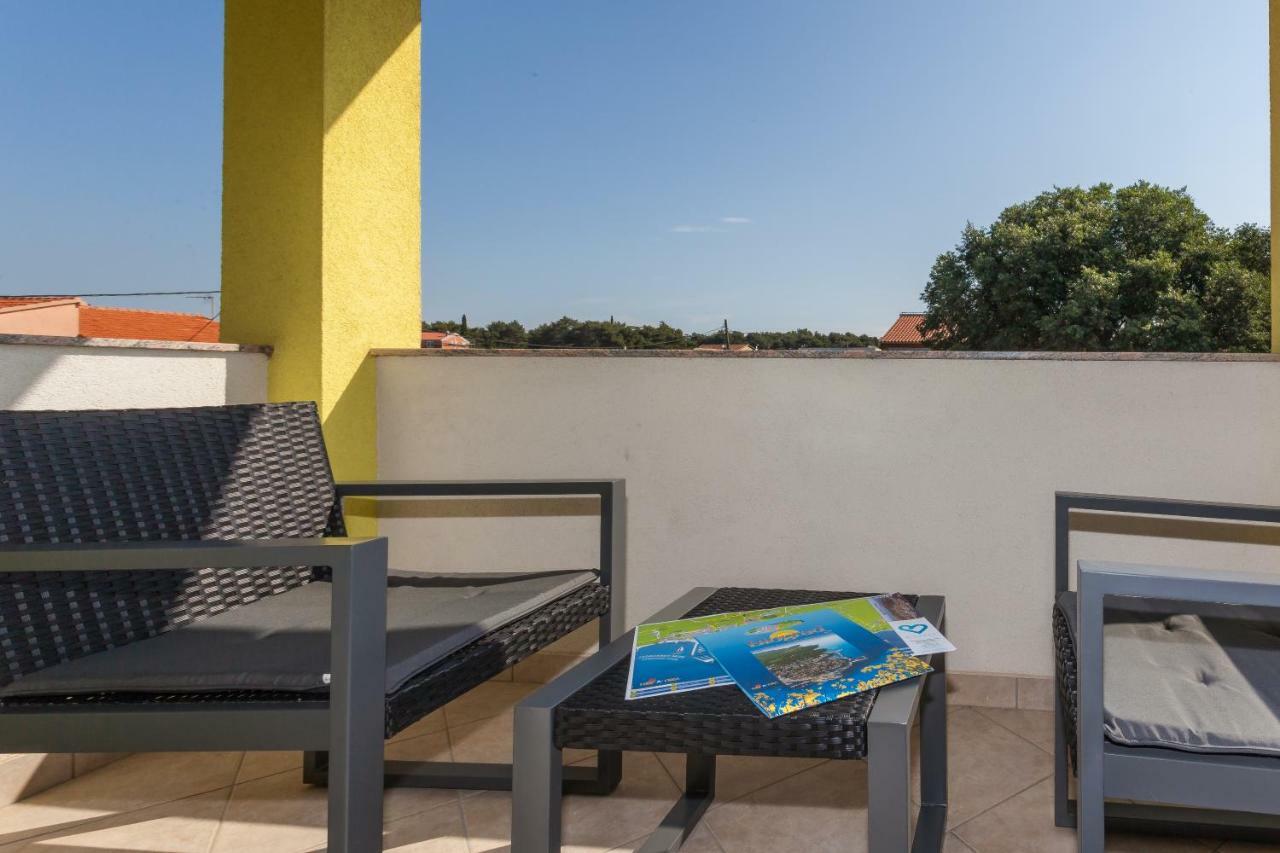 Apartments Mrsic Biograd Na Moru Exterior foto